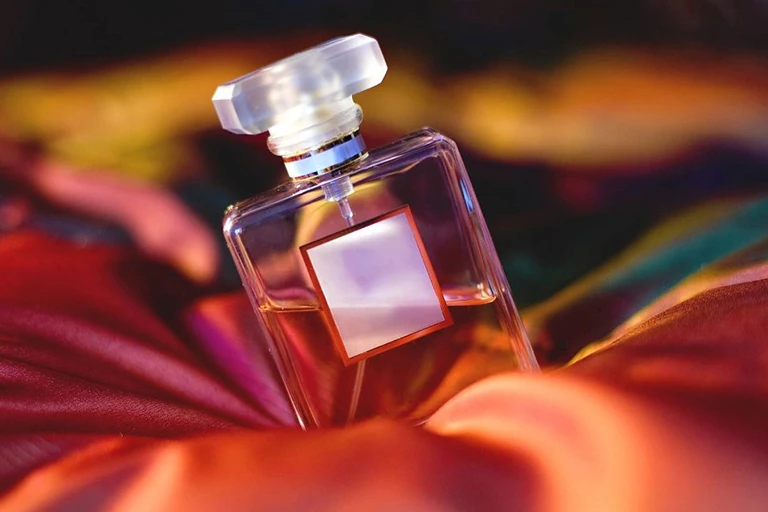 چرا عطر بوی الکل می دهد؟