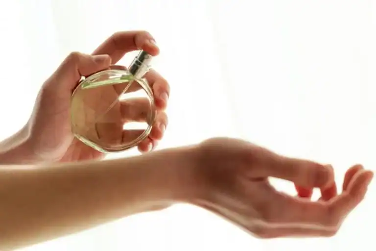 نقاط ممنوعه بدن برای عطر زدن