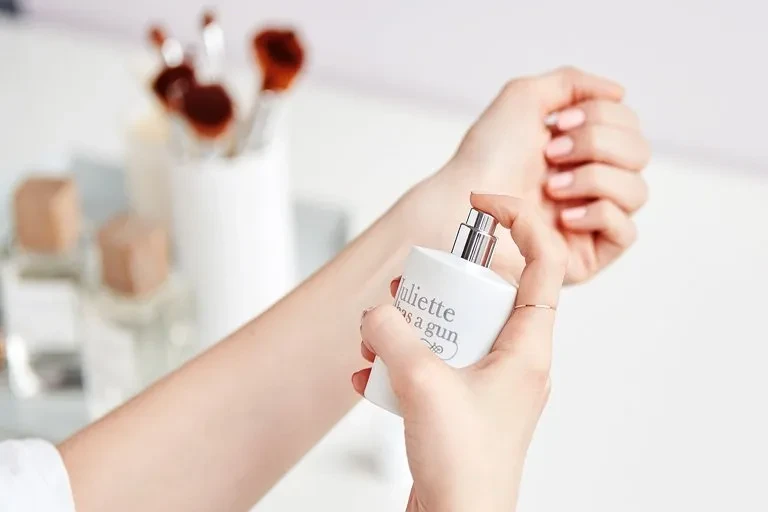 10 تکنیک برای افزایش ماندگاری عطر و ادکلن