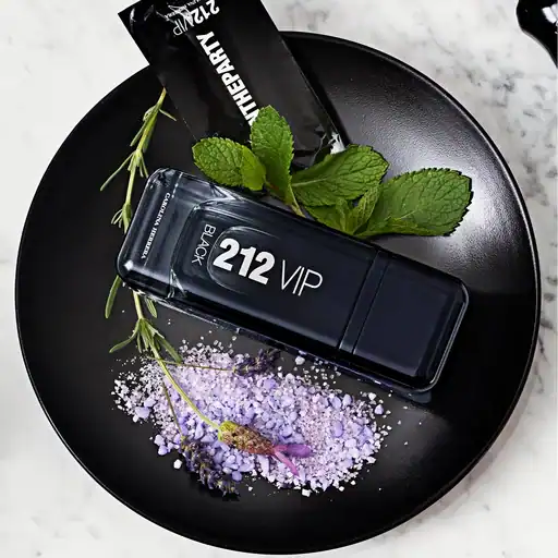 کارولینا هررا 212 وی ای پی بلک